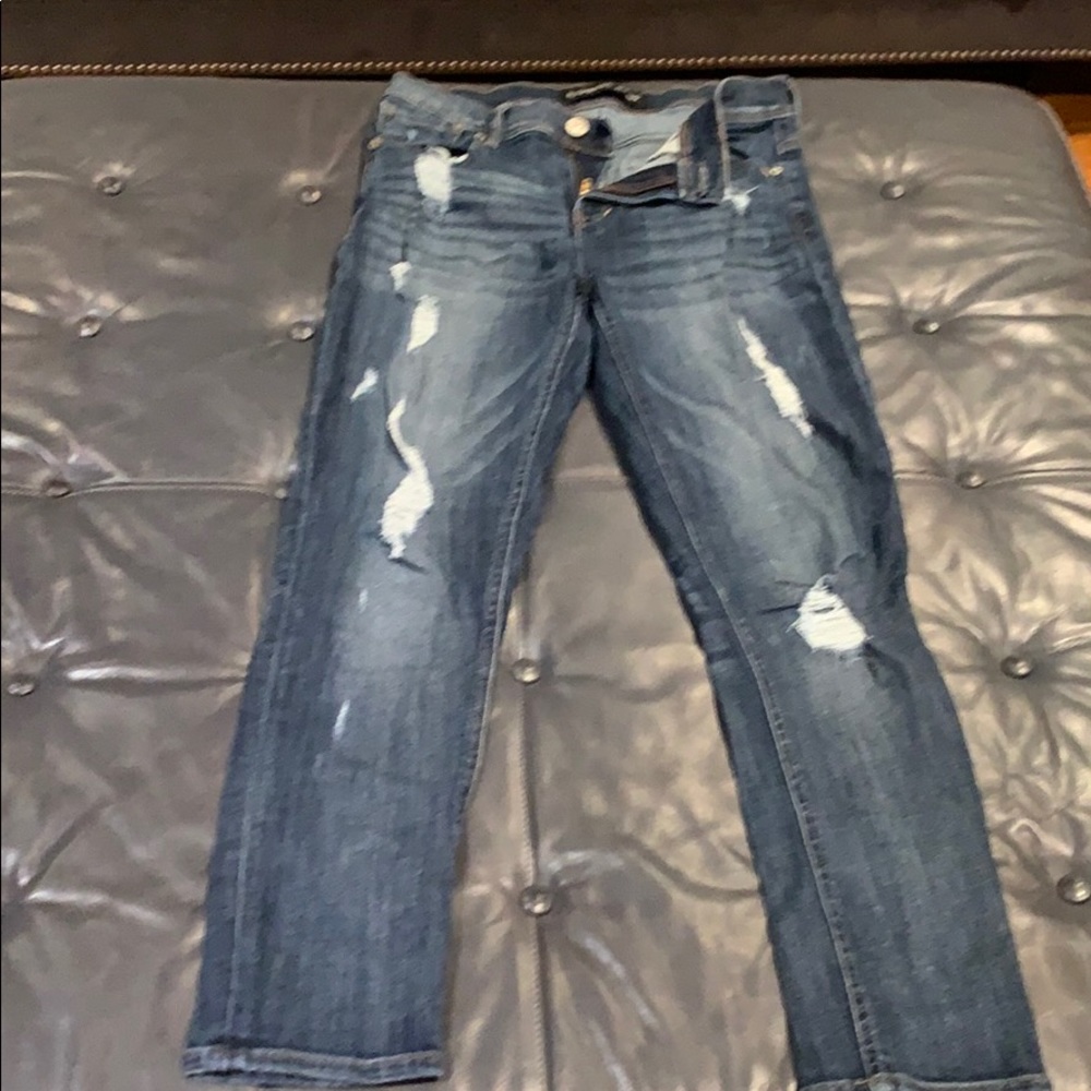 Ankle ripped jeans